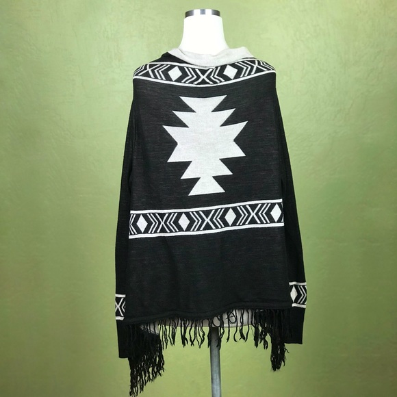 ROMEO + JULIET COUTURE Southwestern Boho Sweater M - Picture 3 of 8